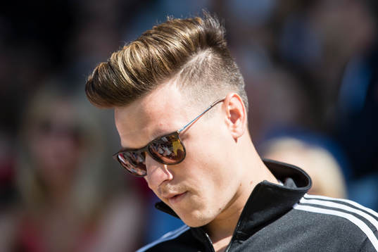 Östersunds Jamie Hopcutt sitter på bänken
