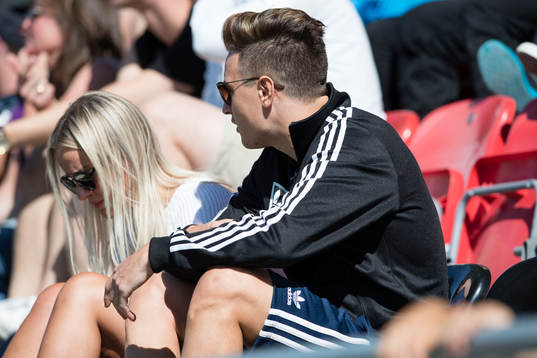 Östersunds Jamie Hopcutt sitter på bänken