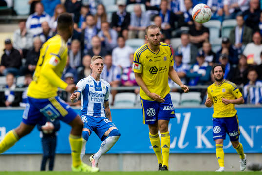 IFK Göteborgs Sören Rieks skjuter ett skott