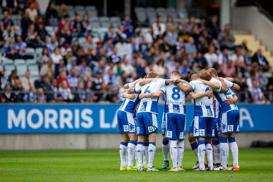 IFK Göteborg samlade innan fotbollsmatchen i Allsvenskan