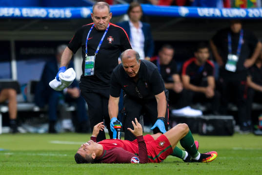 Portugals Cristiano Ronaldo har ont