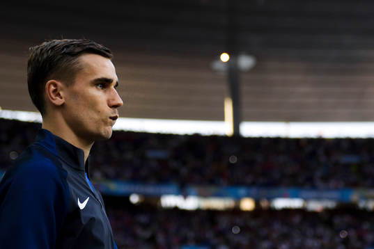Frankrikes Antoine Griezmann  före finalen mellan Portugal