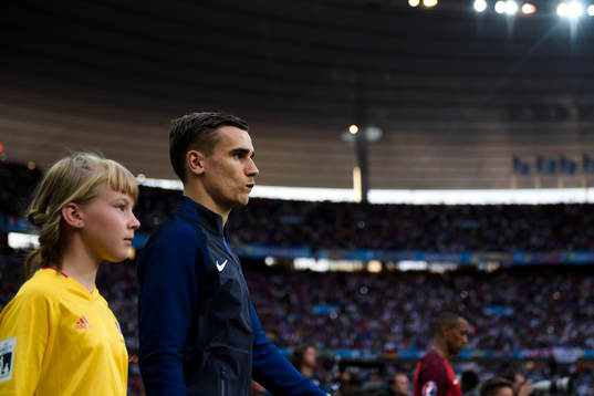 Frankrikes Antoine Griezmann  före finalen mellan Portugal