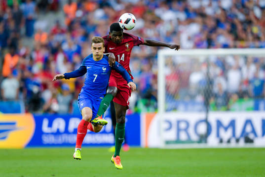 Frankrikes Antoine Griezmann och Portugals William Carvalho
