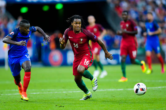 Frankrikes Blaise Matuidi och Portugals Renato Sanches
