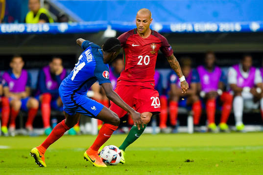 Frankrikes Blaise Matuidi och Portugals Ricardo Quaresma