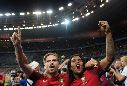 Portugals Adrein Silva och Renato Sanches jublar