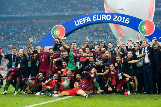 Portugals spelare jublar