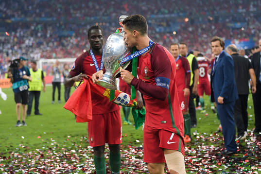 Portugals Cristiano Ronaldo jublar