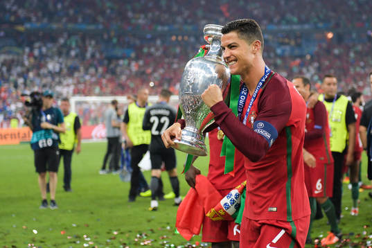 Portugals Cristiano Ronaldo jublar