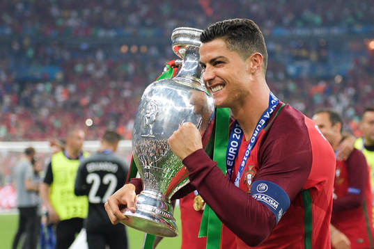 Portugals Cristiano Ronaldo jublar