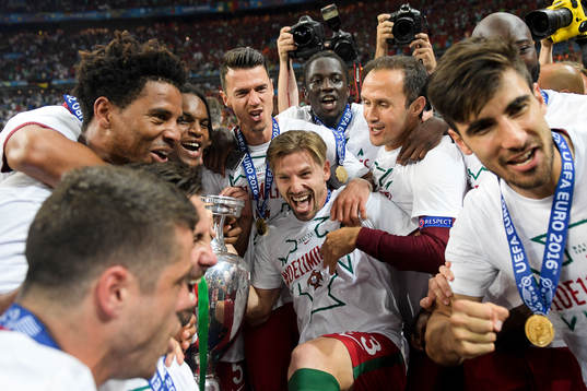 Portugals spelare jublar