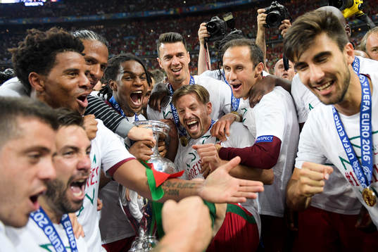 Portugals spelare jublar