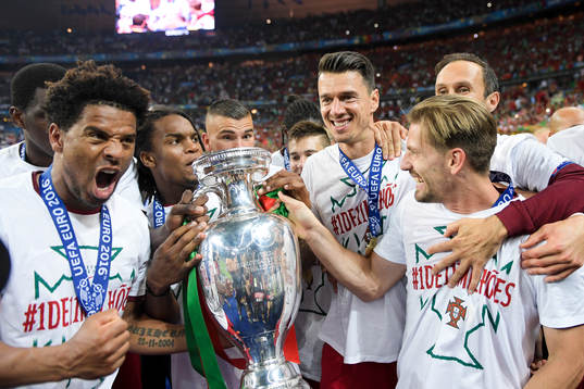 Portugals spelare jublar