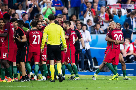 Portugals Renato Sanches och Eder jublar