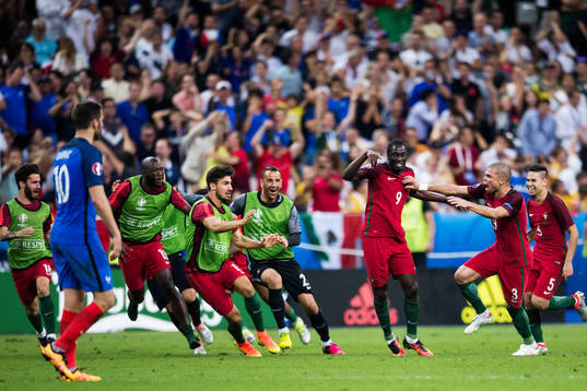 Portugals Pepe jublar med Eder