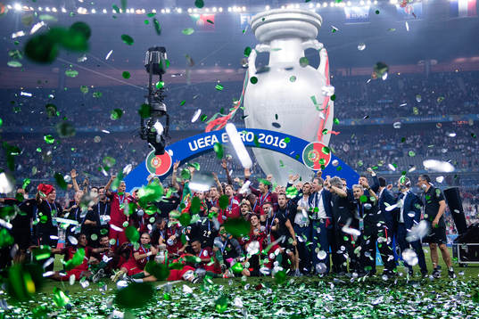 Portugals spelare jublar
