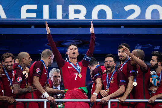 Portugals Cristiano Ronaldo med en slängkyss