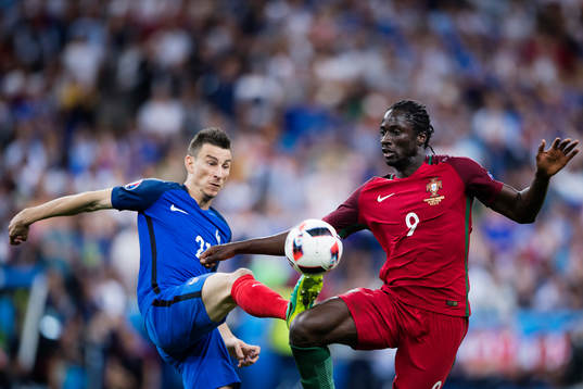 Frankrikes Antoine Griezmann och Portugals Eder