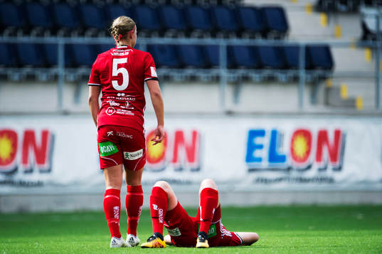 Piteås Elin Bergkvist och Ellen Löfqvist deppar