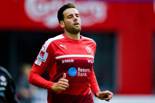 Helsingborgs  Mikael Dahlberg värmer upp före
