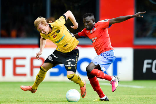 Elfsborgs Simon Lundevall och Helsingborgs Lalawélé