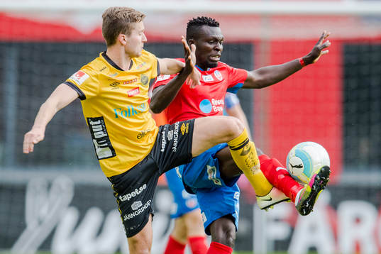 Elfsborgs Adam Lundqvist och Helsingborgs Lalawélé Atakora