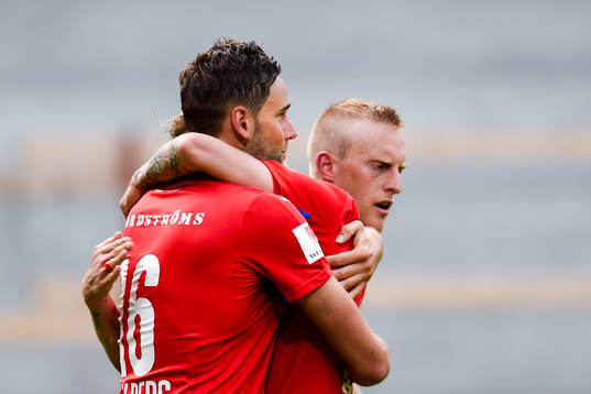 Helsingborgs Mikael Dahlberg  jublar