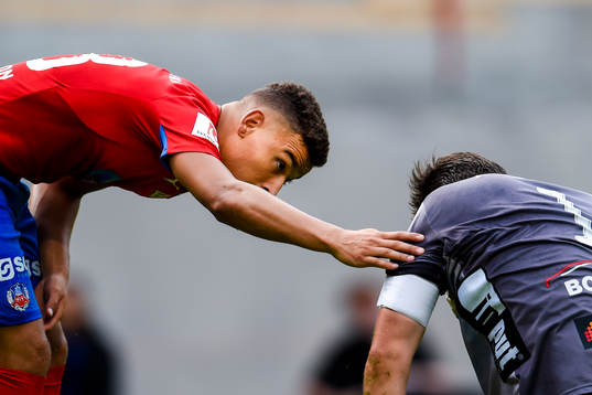 Elfsborgs målvakt Kevin Stuhr Ellegaard har ont