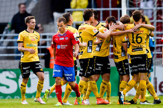 Helsingborgs Anton Wede deppar samtidigt som  Elfsborgs