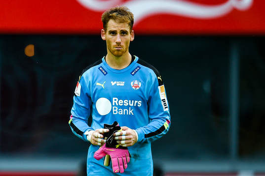 Helsingborgs målvakt Matt Pyzdrowski   deppar