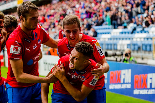 Helsingborgs Jordan Larsson skadar sig