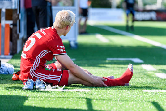 s Kristoffer Thydell sträcker ut
