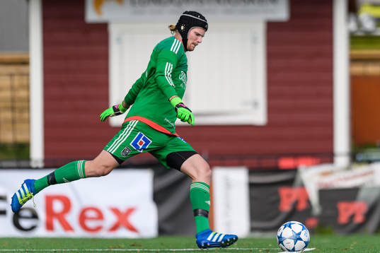 s målvakt Mathias Karlsson
