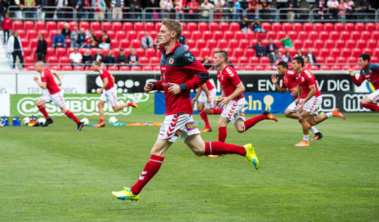 Kalmars Rasmus Elm värmer upp