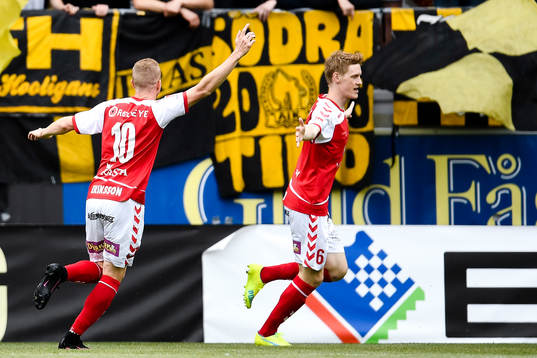 Kalmars Rasmus Elm jublar