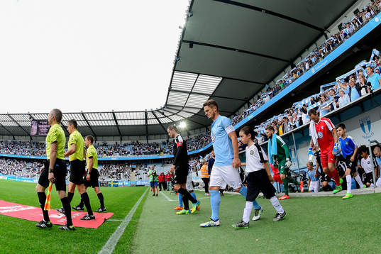 Malmö FFs Markus Rosenberg  före fotbollsmatchen i
