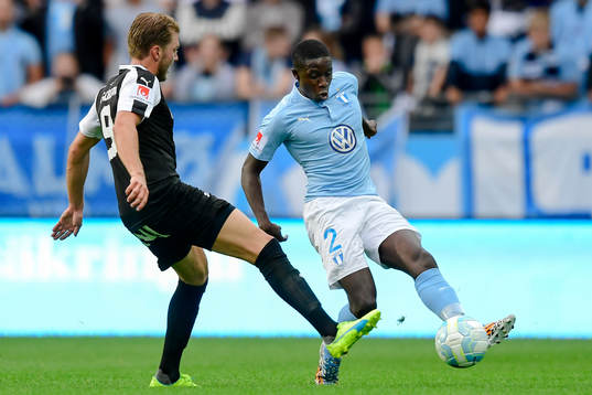 Malmö FFs Pa Konate   och Örebros Martin Broberg