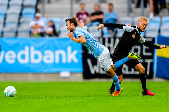 Malmö FFs Magnus Wolff Eikrem och Örebros Karl Holmberg