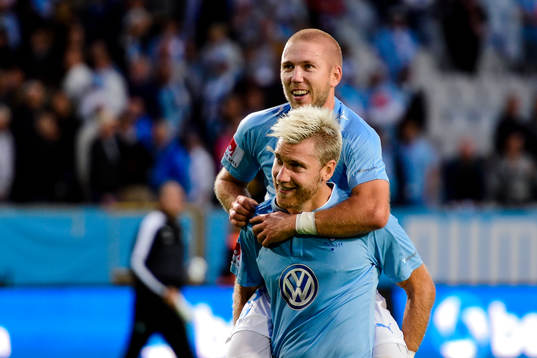 Malmö FFs Anton Tinnerholm och Rasmus Bengtsson jublar