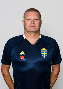 Förbundskapten Tomas Turesson i P17/99-landslaget