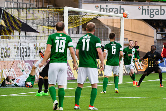 Cork Citys Greg Bolger och Kevin O´Connor ser Häckens
