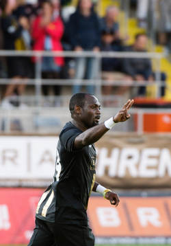 Häckens John Owoeri jublar