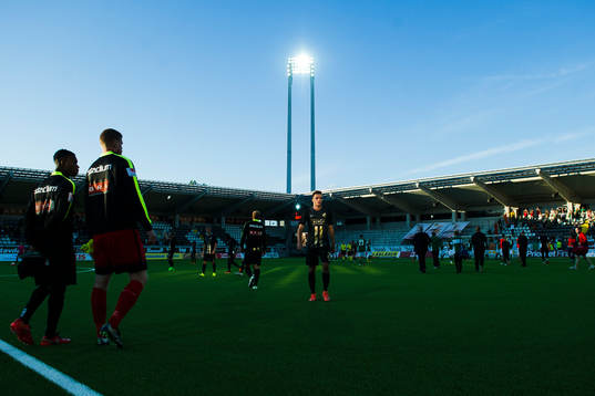 Efter slutsignal av fotbollsmatchen i kvalet till Europa