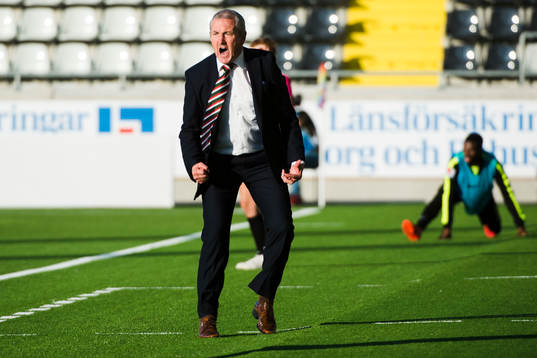 Cork Citys manager John Caulfield reagerar