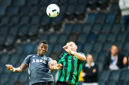 s Patrick Kpozo och Europa FC:s Isaac Luis Chico