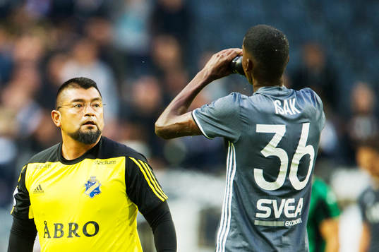 s naprapat Luis Oyarzo kollar till Alexander Isak