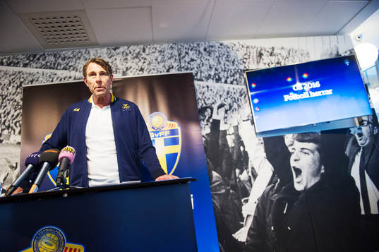 Förbundskapten Håkan Ericson presenterar OS-truppen som