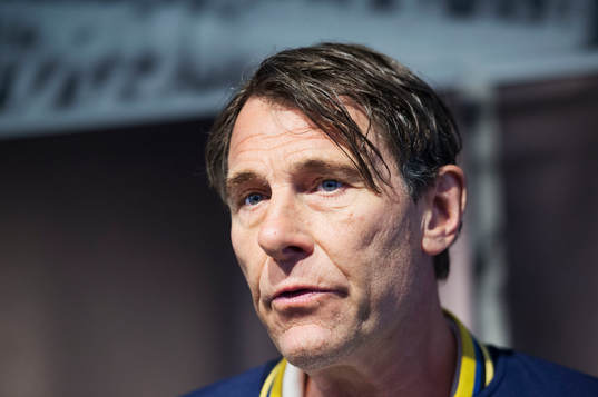 Förbundskapten Håkan Ericson presenterar OS-truppen som