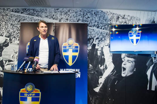 Förbundskapten Håkan Ericson presenterar OS-truppen som